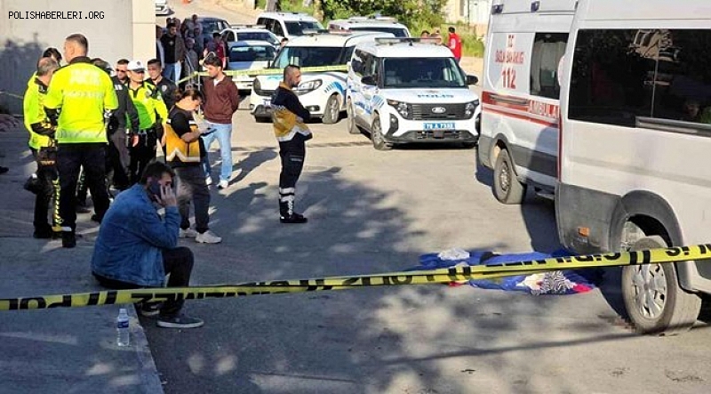 Annesinin elinden kurtulup yola fırlayan 3 yaşındaki Aybars servis aracının altında can verdi