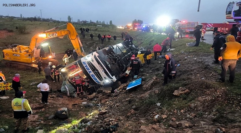 Malatya'da yolcu otobüsü şarampole devrildi: 3 ölü, 22 yaralı