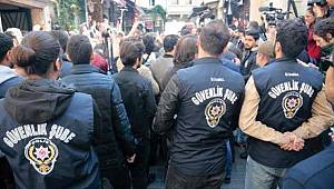 Güvenlik Şube Müdürlüğü İzmir'deki Depremle ilgili Provokatif paylaşımlarda bulunan şahıslara yönelik operasyon