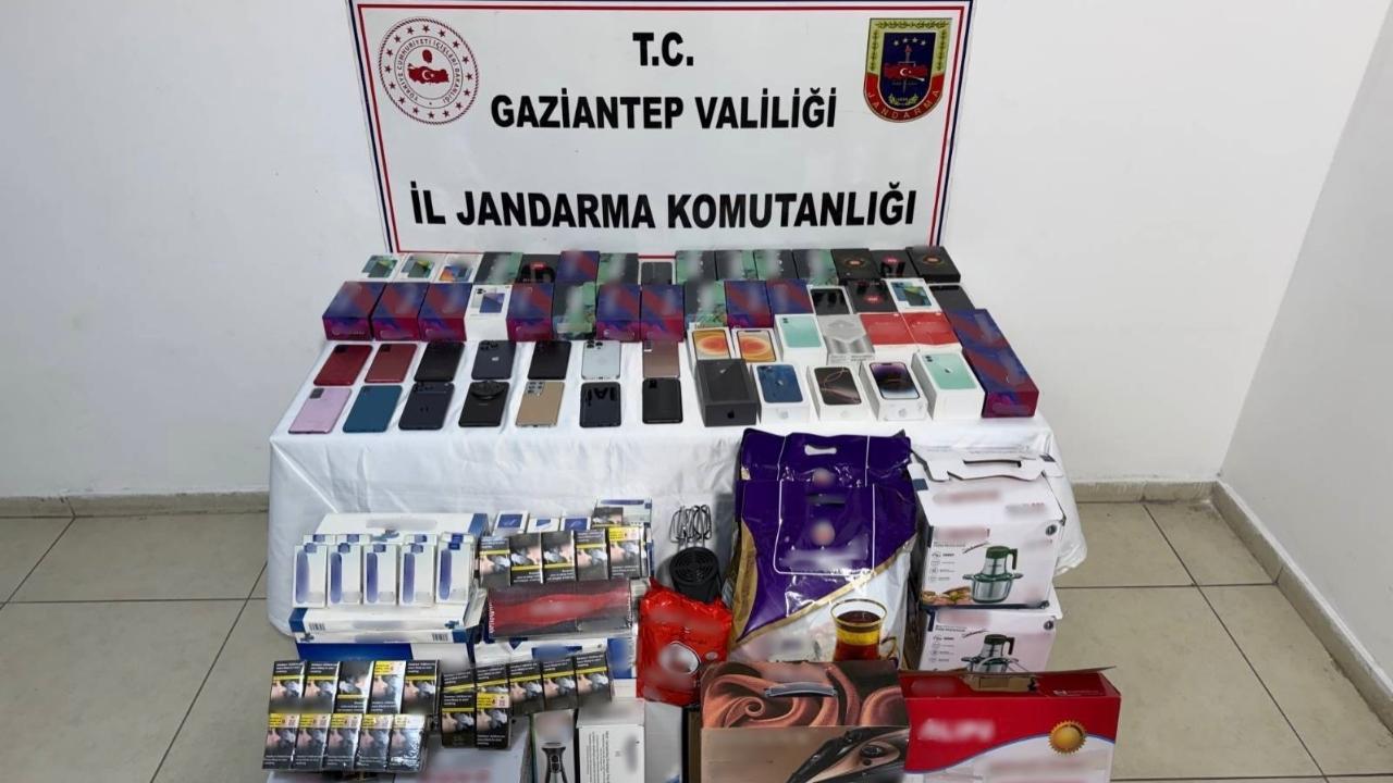 JANDARMADAN 2 MİLYON 850 BİN LİRALIK KAÇAK ÜRÜN OPERASYONU